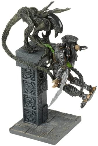 Alien Vs Predator Playsets: Alien Attacks Predator - Action Figure - The Hooded Goblin