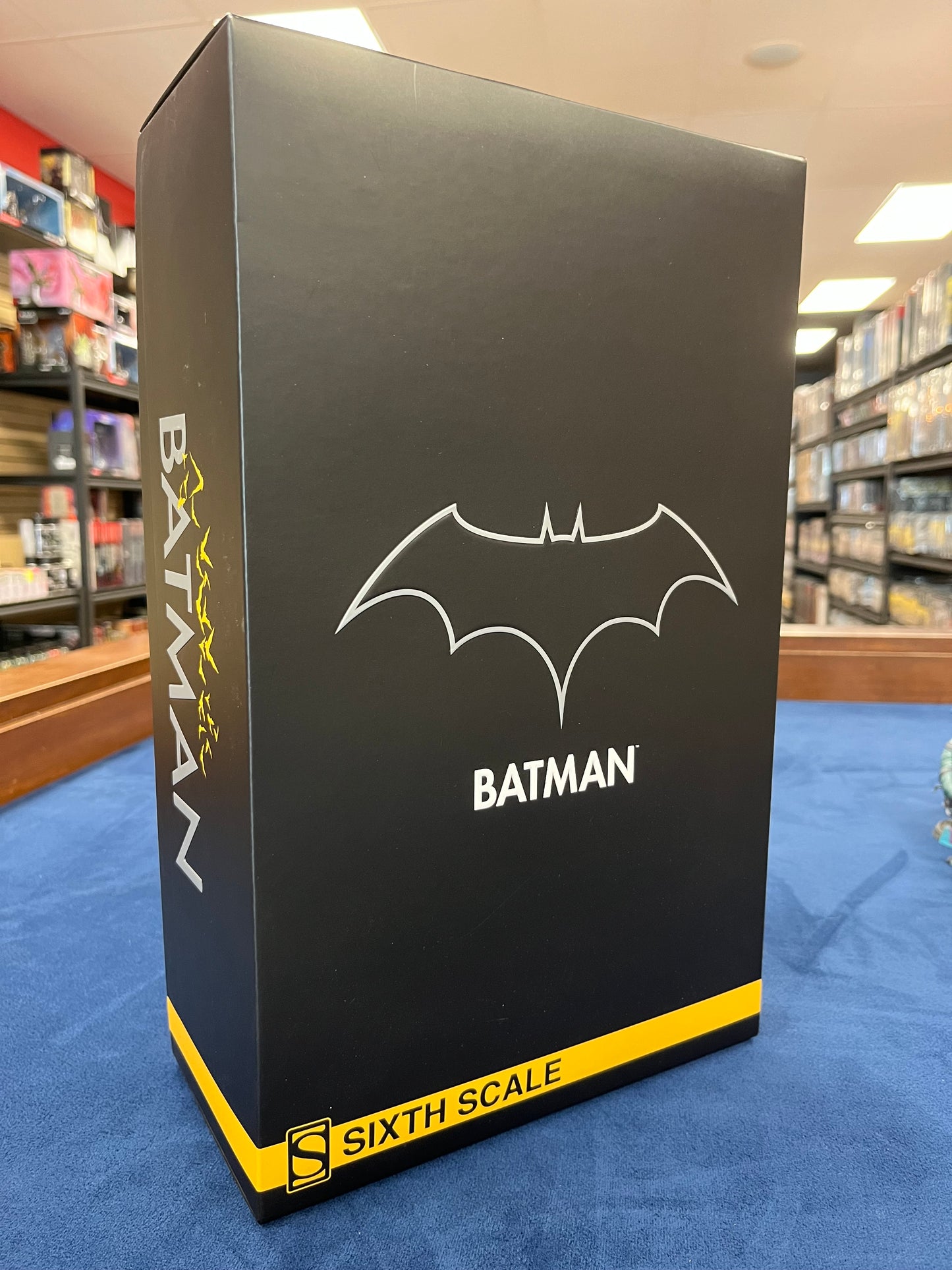 DC Comics Batman Sixth Scale Figure by Sideshow Collectibles